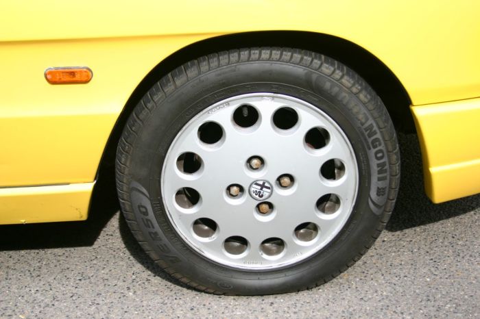 Alfa Romeo Spider 2.0 TS 16V 2dr Sports Petrol Yellow